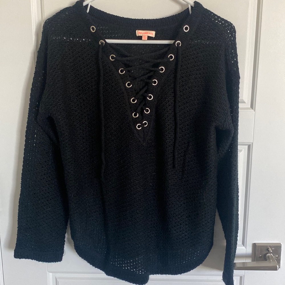 Cute Solaris style sweater! Never worn